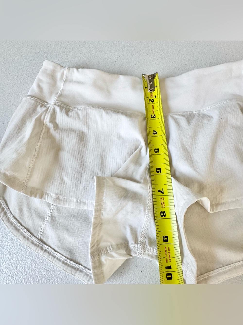 Lululemon Speed Up Short 2.5" White Size 2 - Picture 8 of 10